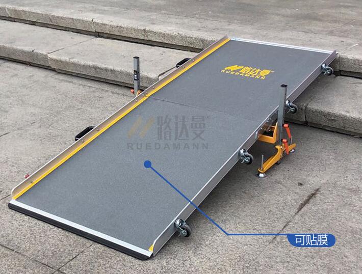 With portable barrier-free ramp (ramp board)