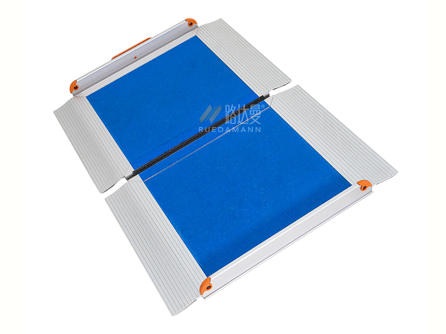 Honeycomb panel barrier-free mobile ramp