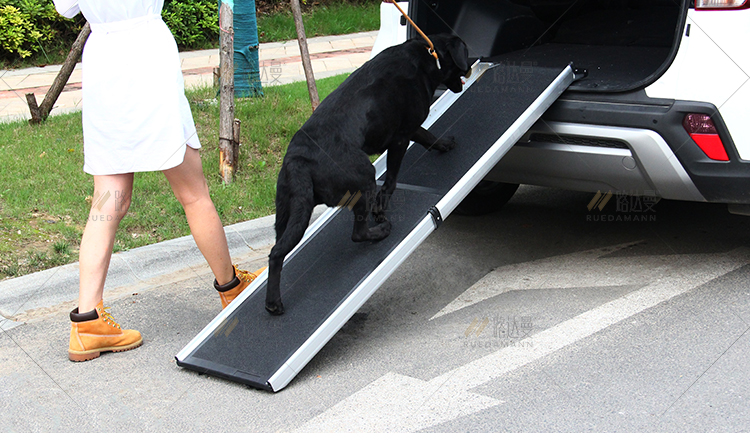狗狗上车托运伸缩爬梯铝合金坡道板(图1)